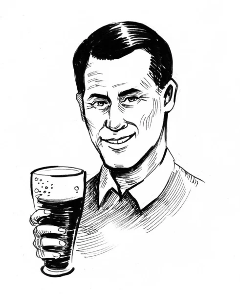 ビールを片手に幸せな笑顔の男 墨と白のドローイング — ストック写真
