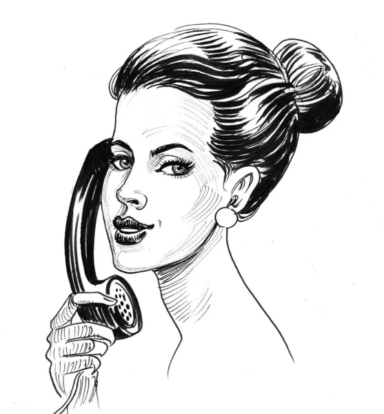 Μια Όμορφη Γυναίκα Μιλάει Στο Ρετρό Τηλέφωνο Μελάνι Ασπρόμαυρο Σχέδιο — Φωτογραφία Αρχείου
