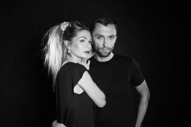 Şık genç çift, güzel kadın ve yakışıklı bir adam portresi