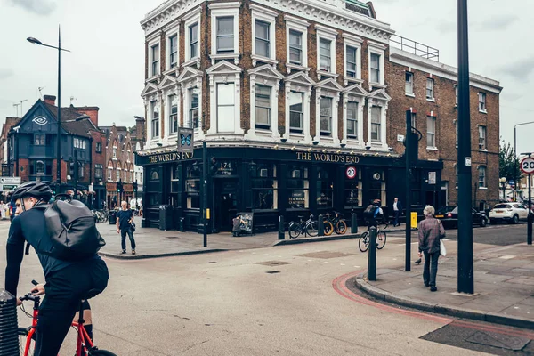 The World 's End Pub na Camden High Street, Camden Town, Londyn — Zdjęcie stockowe