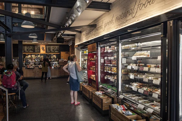 Pret a Manger Cafe 'de buzdolabı.