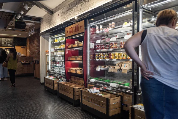 Pret a Manger Cafe 'de buzdolabı.