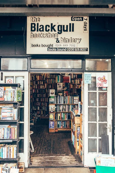 "Blackgull" bookshop and bindery on the Camden Market in London — 스톡 사진
