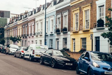 Camden 'da pastel renkli teraslı evler