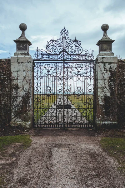 İskoçya 'nın Highland bölgesindeki Dunrobin Kalesi' ne demir kapı döşedim. Moray Firth 'e baktım. Kuzey Denizi' nin aşağı yukarı üç köşeli bir körfezi.