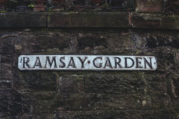 Ramsey Garden Street Name Sign Stone Wall Stare Miasto Edynburgu — Zdjęcie stockowe