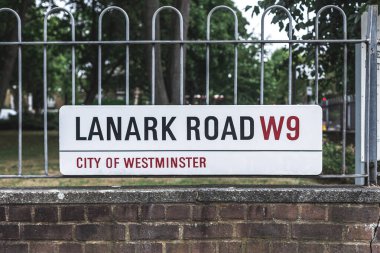 London / UK-30 / 07 / 18: Lanark Road isim levhası, Westminster, Londra, İngiltere