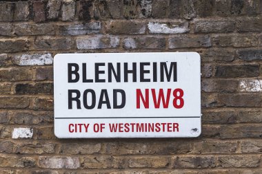 London / UK-30 / 07 / 18: Blenheim Road tabelası, St John 's Wood, Westminster, Londra, İngiltere