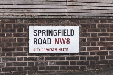 Londra / UK-30 / 07 / 18: Springfield Caddesi isim levhası, St John 's Wood, Westminster Şehri, Londra, İngiltere