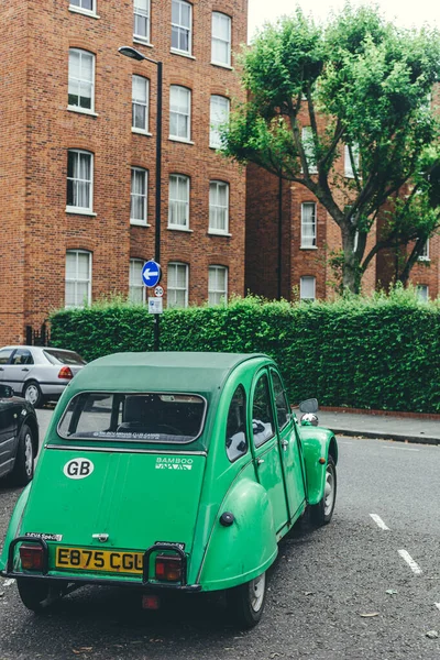 London Green Citroen 2Cv Special Parked Street London Citroen 2Cv — Stock Photo, Image