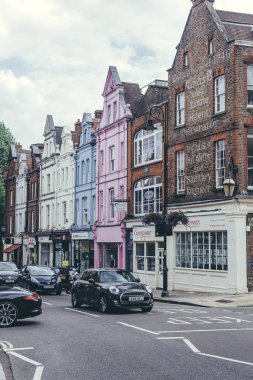 Londra / UK- 30 / 07 / 19: Londra 'nın en zengin ve arzulanan mahallelerinden biri olan Hampstead' deki Heath Caddesi 'ndeki Edwardian malikanesinin renkli büyük blokları