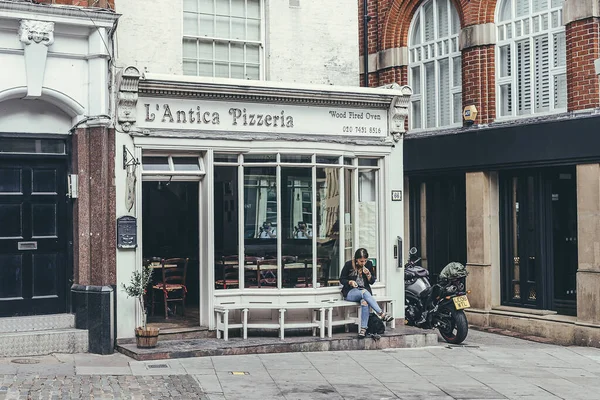 London Egyesült Királyság Egy Antica Pizzeria Autentikus Olasz Étterem Előtt — Stock Fotó