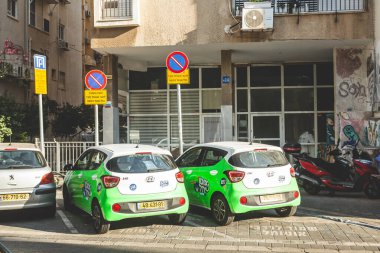 Tel Aviv / İsrail-12 / 10 / 18: 181 Hayarkon Caddesi 'ndeki iskan binasının ön cephesi, tımarhane olarak bilinir, Spiegel Park' ta görülen Tel Aviv setine bakıyor.