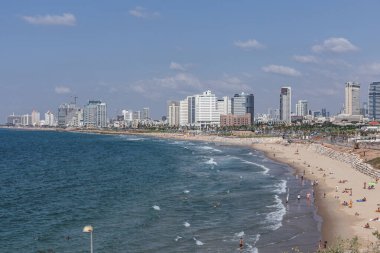 Tel Aviv / İsrail-10 / 10 / 18: Güneşli bir günde Eski Jaffa şehrinden görüldüğü gibi Tel Aviv rıhtımı