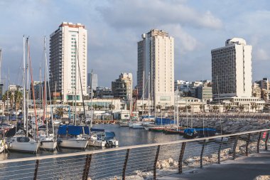 Tel Aviv / İsrail-10 / 10 / 18: Akdeniz kıyısındaki Tel Aviv Marina 'da yatlar için demirleme yeri