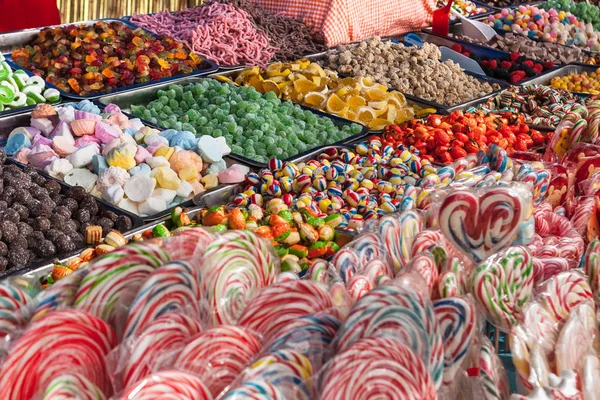 Försäljningen av traditionella julgodis på mässan. — Stockfoto