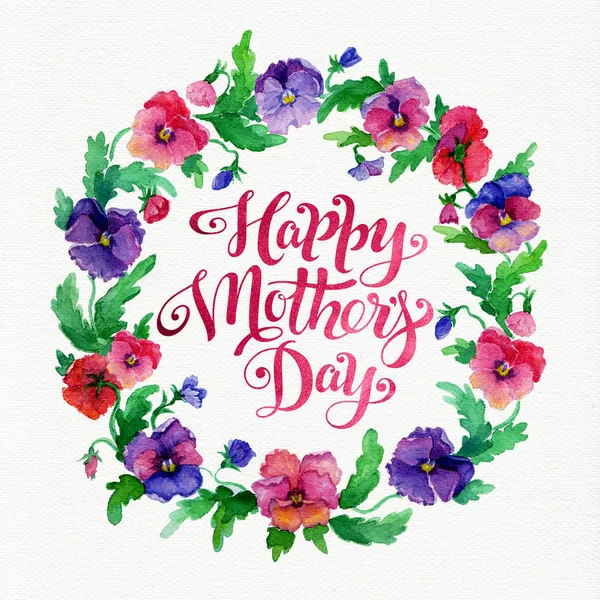 Tarjeta de felicitación Feliz Día de las Madres con flores de pansy corona y letras. Tarjeta de acuarela sobre papel texturizado — Foto de Stock