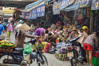 Hanoi Old Town Market Sokağı