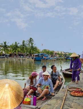 Hoi bir Old Town kanal tekne turist
