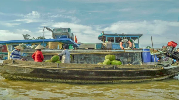 Personas vendiendo Durien — Foto de Stock