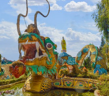 Dalat Tapınağı renkli ejderha