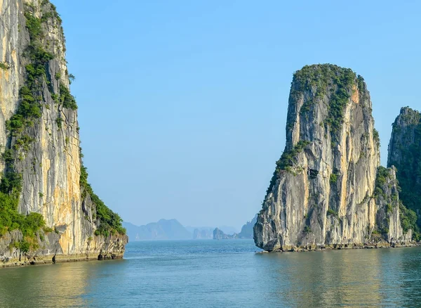 Güzel Halong Bay Karst