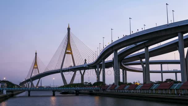 4k dzień do nocy upływ czasu od przemysłowych pierścień Mega Bridge, Bangkok, Tajlandia — Wideo stockowe