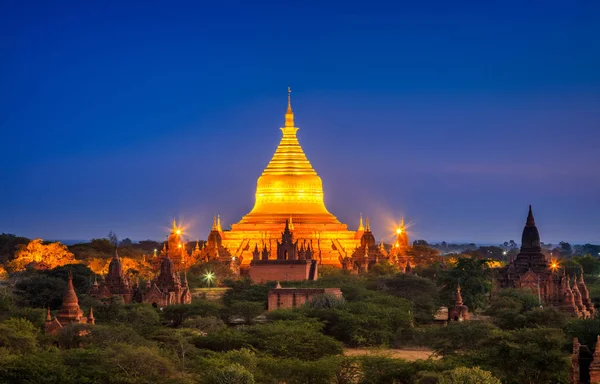 夜、バガン、ミャンマーの Dhammayazika 塔 — ストック写真