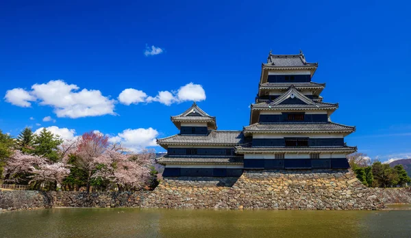 Castello di Matsumoto in primavera, Nagano, Giappone — Foto Stock
