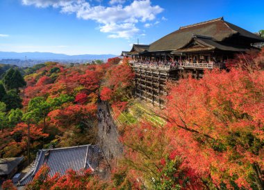 Sonbahar mevsiminde Kiyomizu dera tapınağı, Kyoto, Japonya