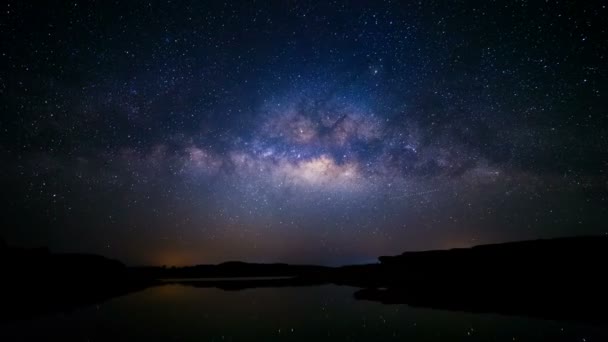 4K Panning Time lapse of milky way and sunrise, Sam Pan Bok canyon, Ubon ratchathani, Thailandia — Video Stock