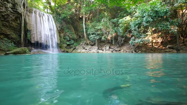 Erawan Şelalesi (alçak açılı çekim), Kanchanaburi, Tayland — Stok video