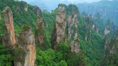 Zhangjiajie Ulusal orman park, Wulingyuan, Hunan, Çin kadeh kaydırma