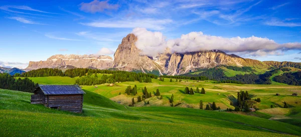 Monte Langkofel al atardecer, vista desde Seiser Alm, Dolomitas, Italia —  Fotos de Stock