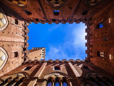 Torre del Mangia kule Siena, Toskana bölgesindeki içinde görüntülemek