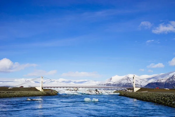 Айсберги в льодовиковій лагуні Джокулсарлон, що на півночі. — стокове фото