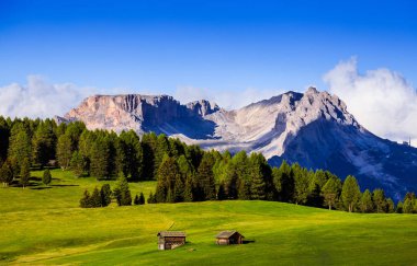 Gün batımında Langkofel Dağı, Seiser Alm, Dolomitler, İtalya 