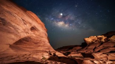 Sam Pan Bok Kanyonu, Ubon ratchathani, Tayland üzerinden 4K Motion Timelapse of Samanyolu ve Gündoğumu 