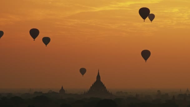 Balão Quente Sobre Planície Bagan Nascer Sol Mianmar — Vídeo de Stock