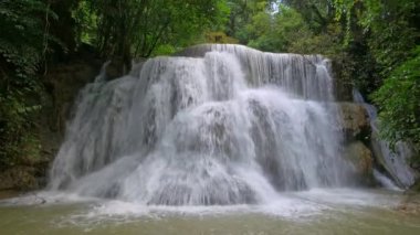 Huai Mae Khamin Şelalesi, Srinakarin Barajı Ulusal Parkı, Kanchanaburi, Tayland