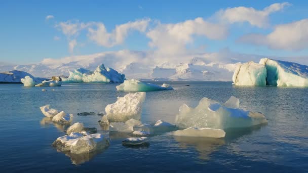 Zwevende Ijsbergen Jokulsarlon Gletsjerlagune Ijsland — Stockvideo