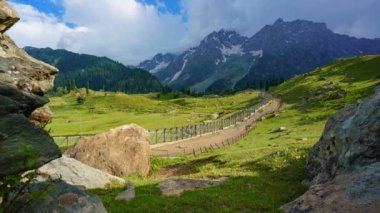 4K Timelapse atı Sonamarg Vadisi, Srinagar, Hindistan 'da