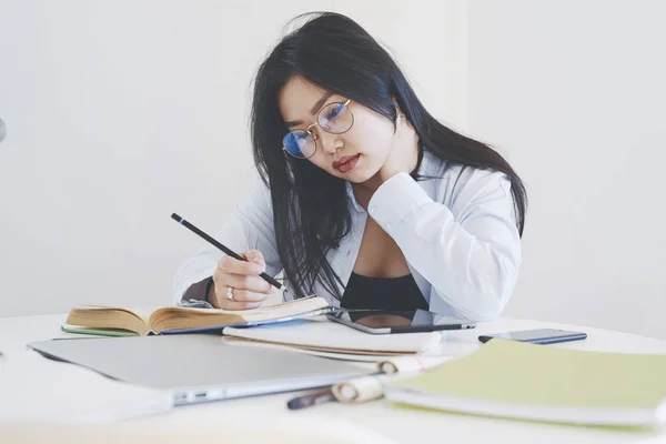 International Student Asian Girl Wearing Glasses Working Diploma Project While — Stock Photo, Image