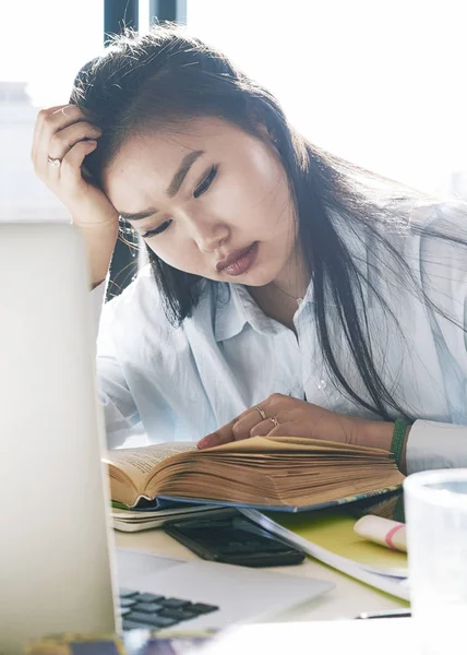 College Student Girl Reading Textbook While Sitting Big Window Sunny — Stock Photo, Image