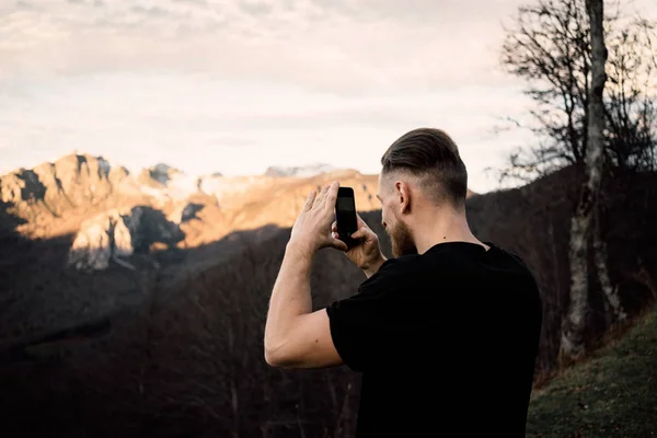 Handsome Young Man Taking Pictures Beautiful Mountains Sunset — Stock Photo, Image