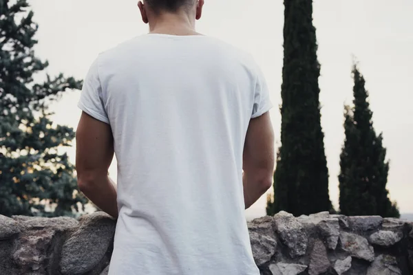 Man Wearing Blank Shirt Copy Space Back View — Stock Photo, Image