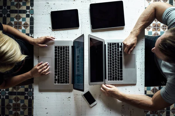 High Angle View Table People Sitting Laptops Smartphones Tablets — Stock Photo, Image