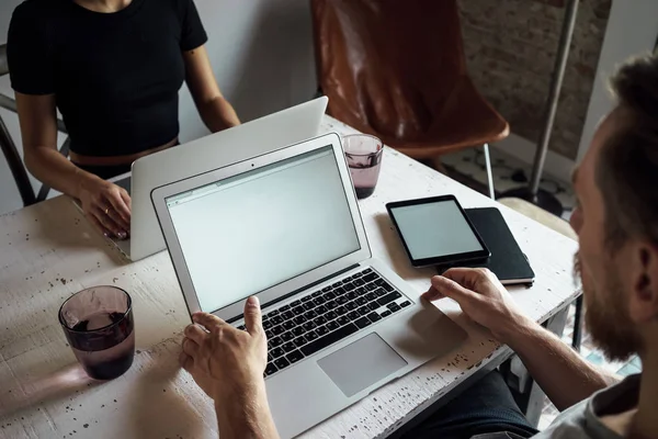 Young People Working Laptops Other Devices Old Wooden Table — Stock Photo, Image