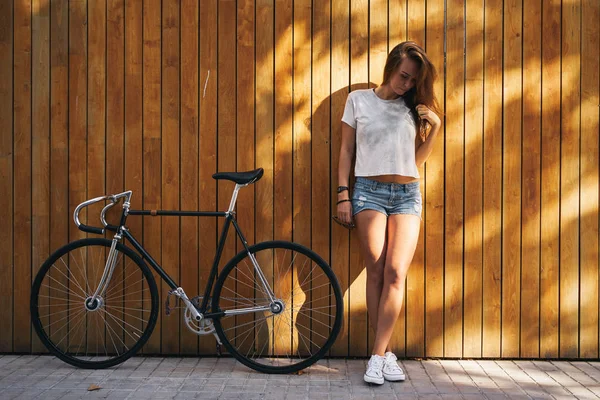 Young Sporty Woman Wearing White Blank Shirt Jeans Shorts Standing — Stock Photo, Image