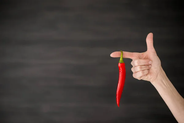 Varm paprika i hand chili — Stockfoto